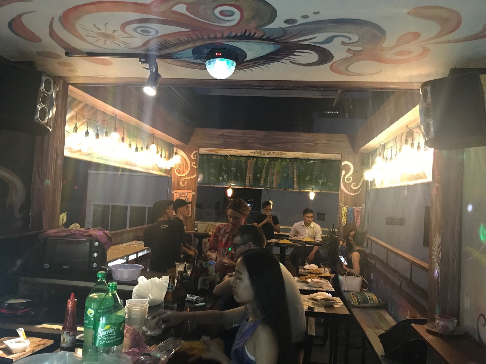 Wanderlust Saigon Hostel & Rooftop Bar Thành Pho Ho Chí Minh Esterno foto